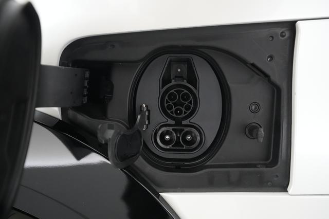 2023 Lexus RZ — photo 8 of 20
