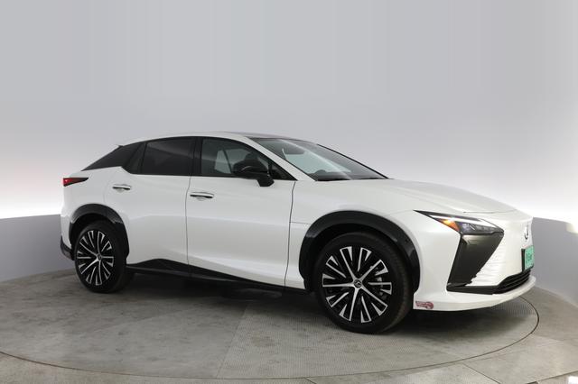 2023 Lexus RZ — photo 10 of 20