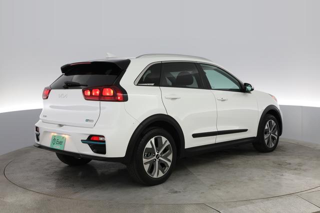 2022 Kia Niro EV — photo 2 of 24