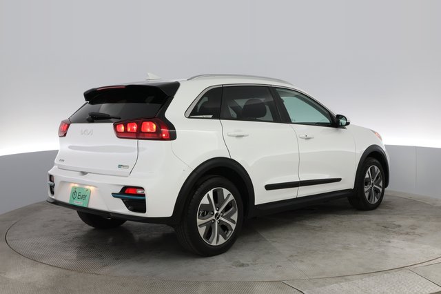 2022 Kia Niro EV — photo 2 of 24