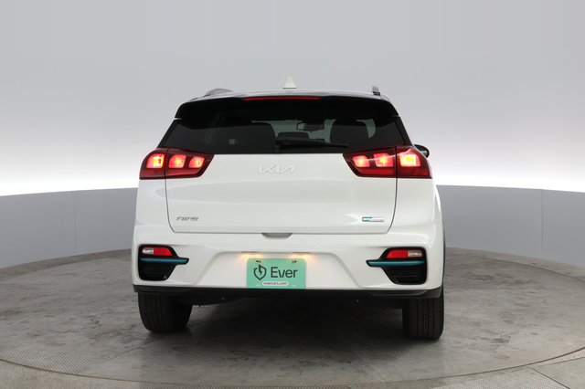 2022 Kia Niro EV — photo 8 of 24