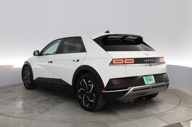 2023 Hyundai IONIQ 5 — photo 9 of 22