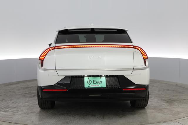 2024 Kia EV6 — photo 8 of 20