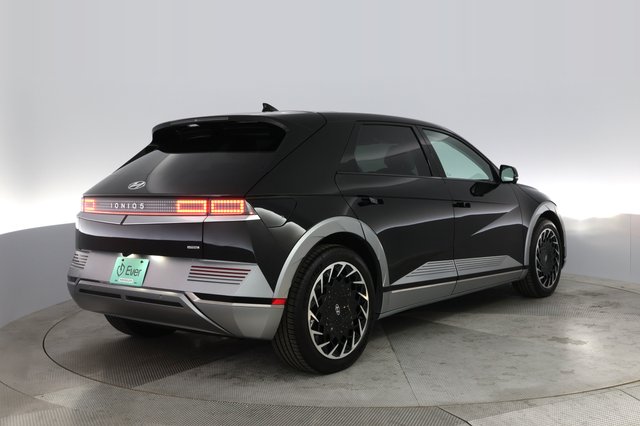 2023 Hyundai IONIQ 5 — photo 2 of 21