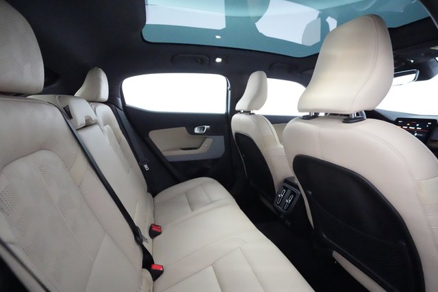 2022 Polestar 2 — photo 4 of 23