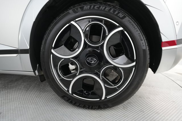 2024 Hyundai IONIQ 5 — photo 16 of 21