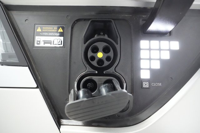 2024 Hyundai IONIQ 5 — photo 8 of 23