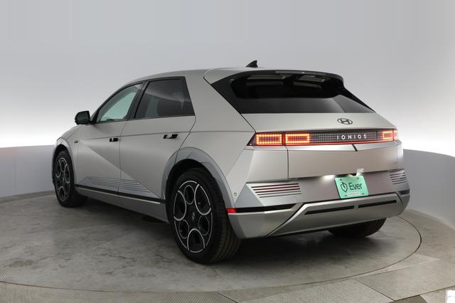 2024 Hyundai IONIQ 5 — photo 9 of 23