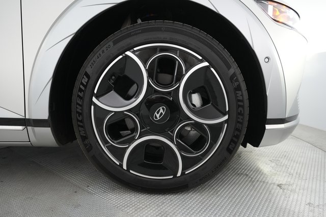 2024 Hyundai IONIQ 5 — photo 16 of 21