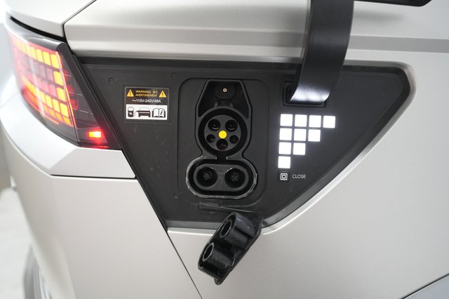 2024 Hyundai IONIQ 5 — photo 8 of 21