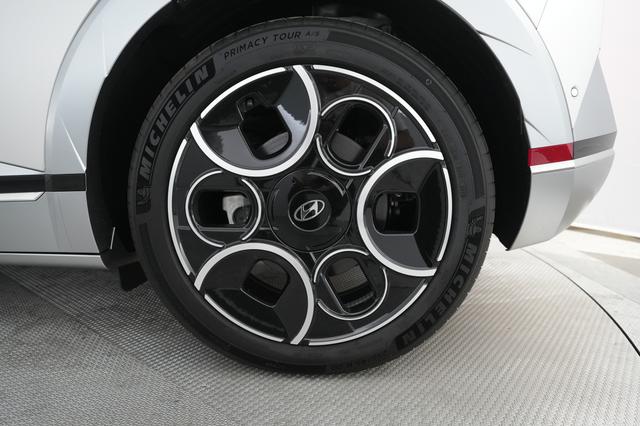 2024 Hyundai IONIQ 5 — photo 7 of 21