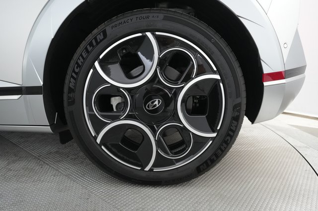 2024 Hyundai IONIQ 5 — photo 7 of 21