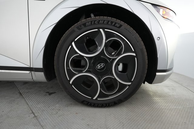 2024 Hyundai IONIQ 5 — photo 15 of 22