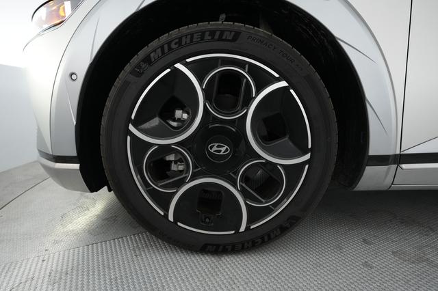 2024 Hyundai IONIQ 5 — photo 7 of 22