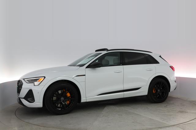 2022 Audi e-tron — photo 8 of 20