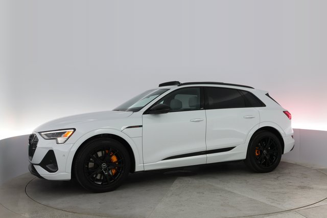 2022 Audi e-tron — photo 8 of 20