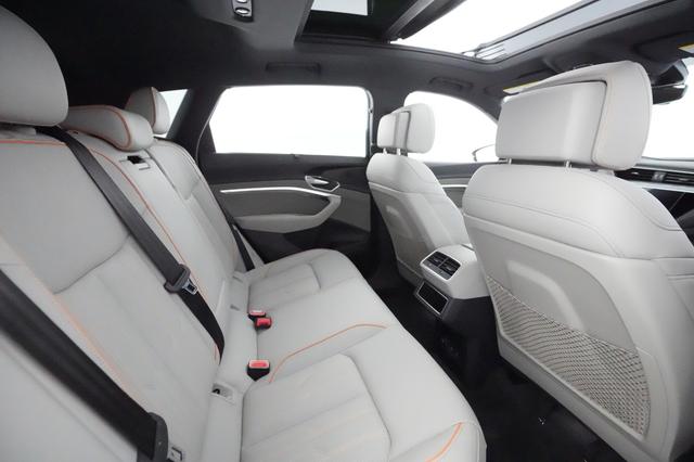 2022 Audi e-tron — photo 4 of 20
