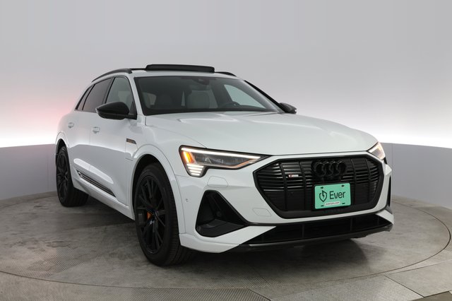 2022 Audi e-tron — photo 12 of 20