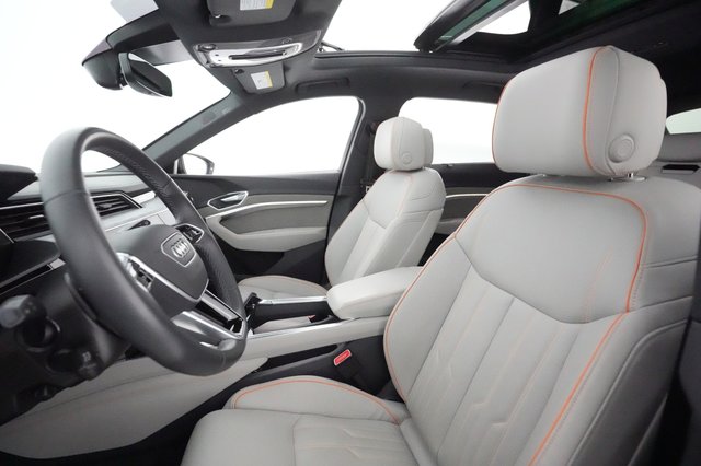 2022 Audi e-tron — photo 3 of 20