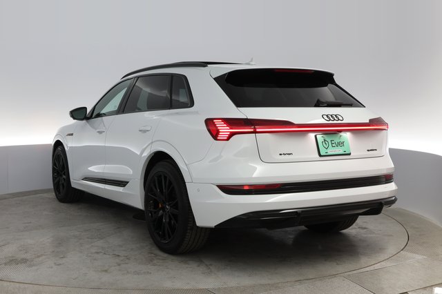 2022 Audi e-tron — photo 10 of 20