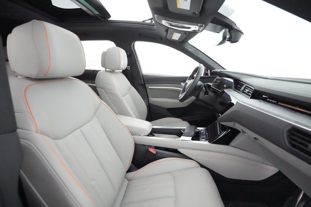 2022 Audi e-tron — photo 17 of 20