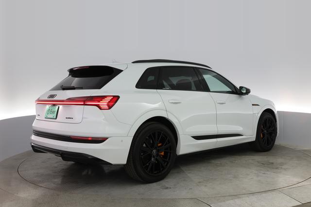 2022 Audi e-tron — photo 2 of 20