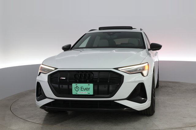 2022 Audi e-tron — photo 13 of 20