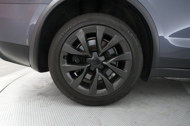 2022 Tesla Model X — photo 16 of 29