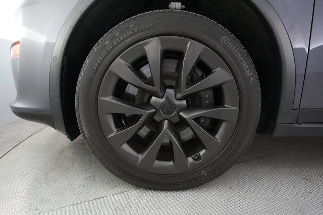 2022 Tesla Model X — photo 7 of 29