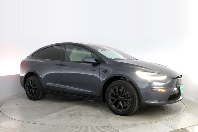 2022 Tesla Model X — photo 11 of 29