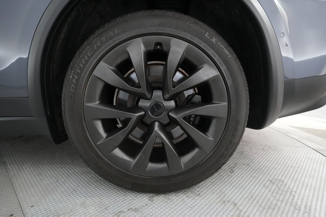 2022 Tesla Model X — photo 15 of 29