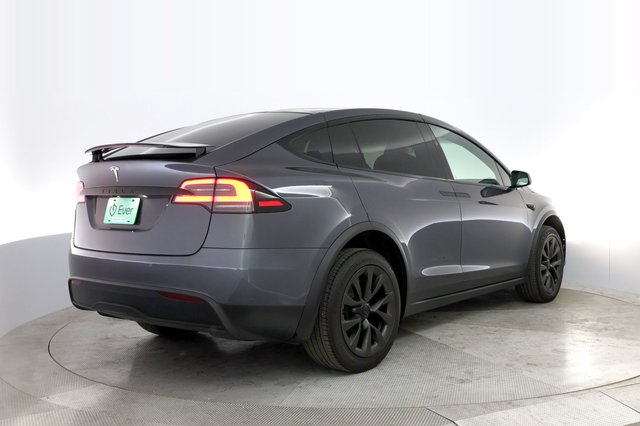 2022 Tesla Model X — photo 2 of 29