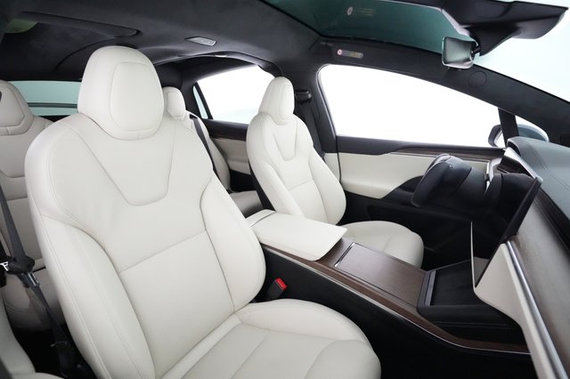 2022 Tesla Model X — photo 18 of 29