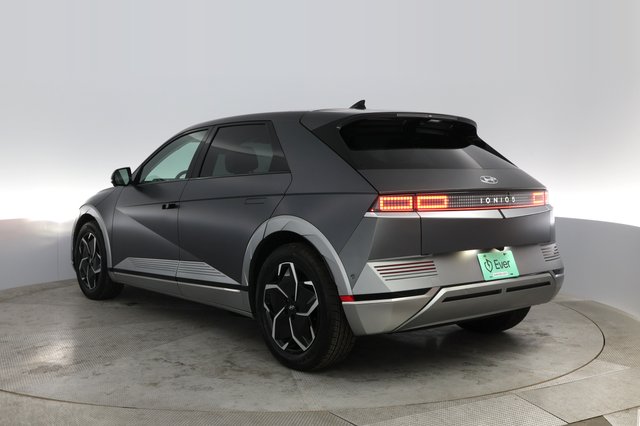 2024 Hyundai IONIQ 5 — photo 9 of 21
