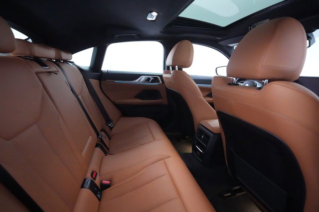 2022 BMW i4 — photo 4 of 20