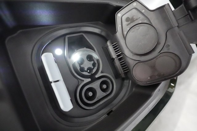 2022 BMW i4 — photo 8 of 20