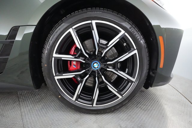 2022 BMW i4 — photo 15 of 20