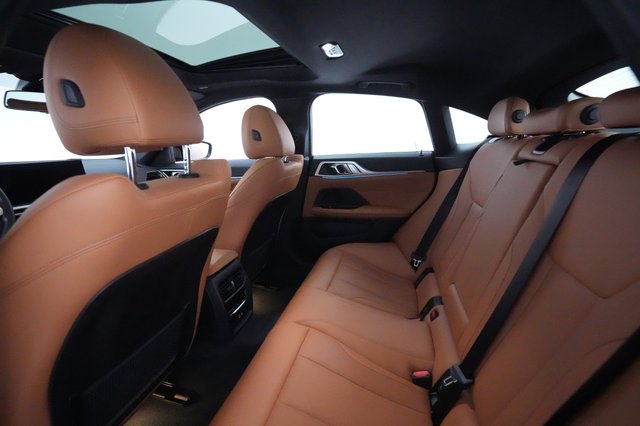 2022 BMW i4 — photo 18 of 20