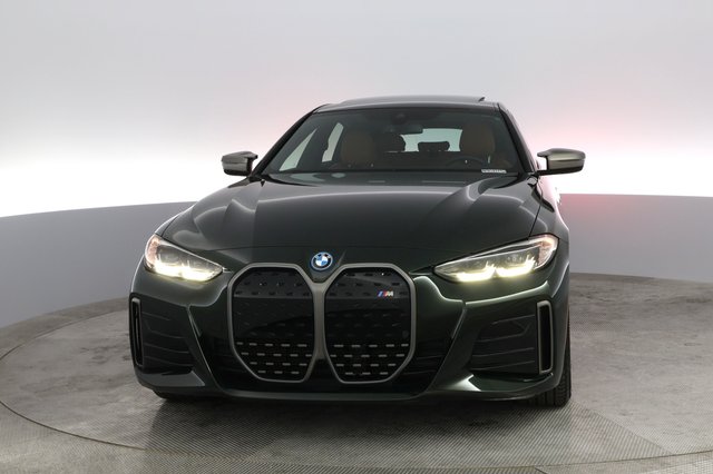 2022 BMW i4 — photo 13 of 20