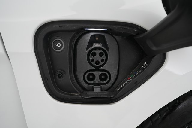 2020 Porsche Taycan — photo 8 of 22