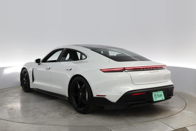 2020 Porsche Taycan — photo 9 of 22