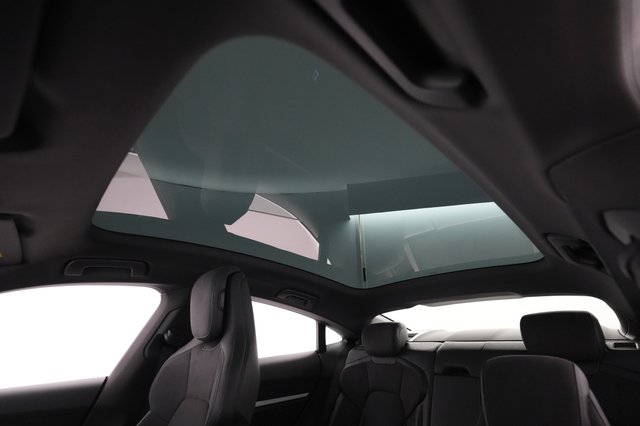 2020 Porsche Taycan — photo 20 of 22