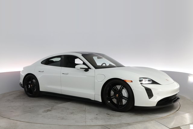 2020 Porsche Taycan — photo 10 of 22