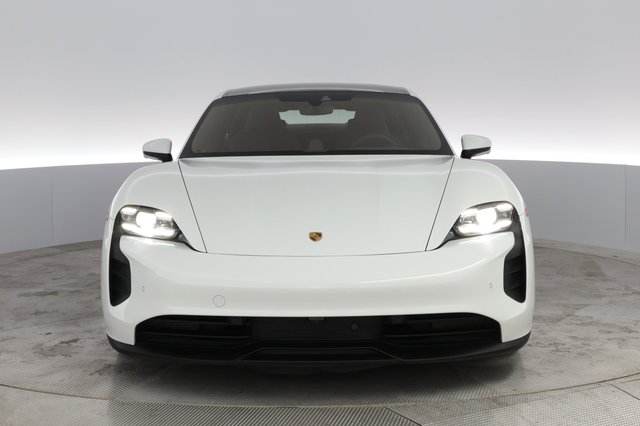 2020 Porsche Taycan — photo 13 of 22