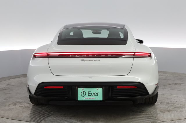 2020 Porsche Taycan — photo 14 of 22