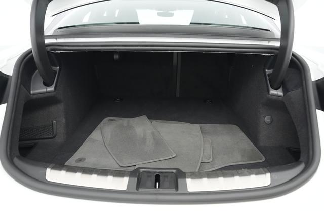 2020 Porsche Taycan — photo 6 of 22