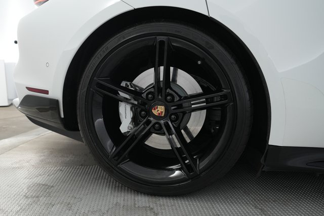 2020 Porsche Taycan — photo 15 of 22
