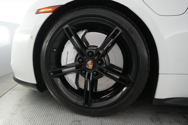 2020 Porsche Taycan — photo 17 of 22