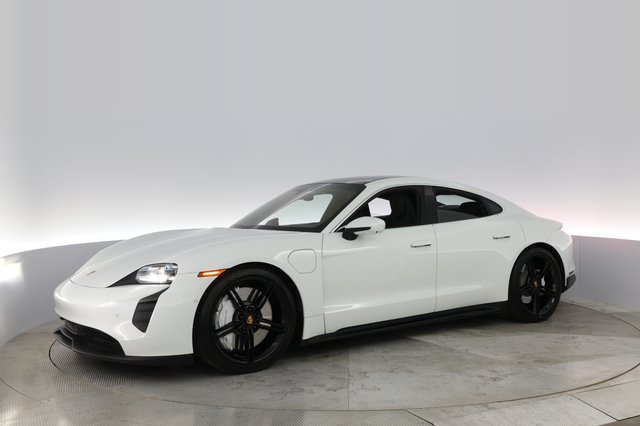 2020 Porsche Taycan — photo 11 of 22