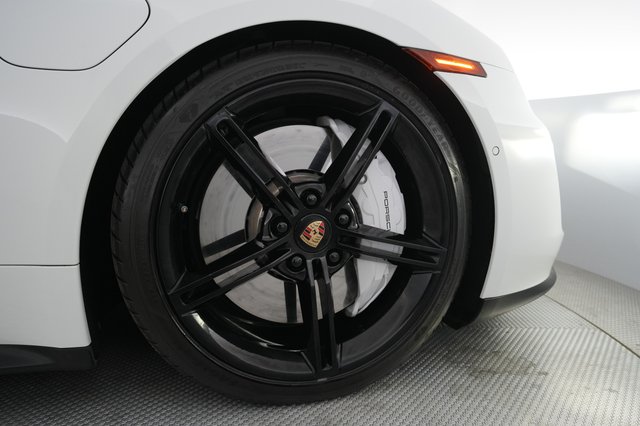 2020 Porsche Taycan — photo 16 of 22